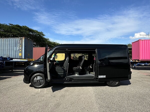 Farizon SuperVan Minibus Electric